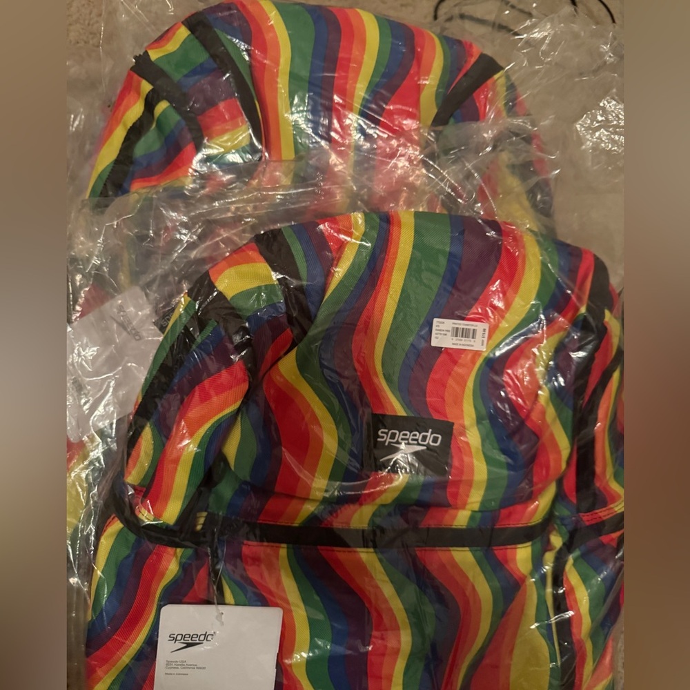 NWT Speedo Teamster 2.0 35L Rainbow Wave Swim Backpack - Picture 2 of 2